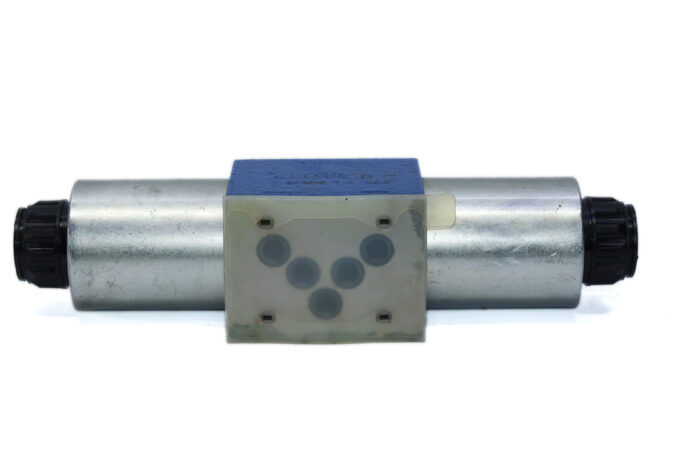 REXROTH R900589988 DIRECTIONAL CONTROL VALVE 4WE 10 J33/CG24N9K4 - Image 5