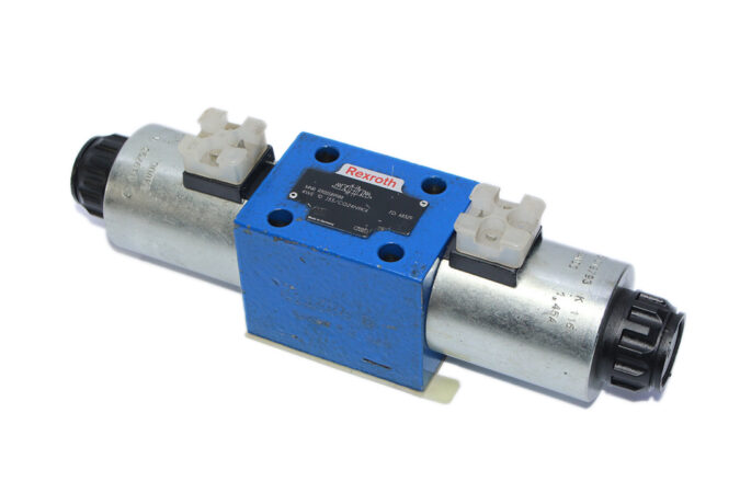 REXROTH R900589988 DIRECTIONAL CONTROL VALVE 4WE 10 J33/CG24N9K4 - Image 6