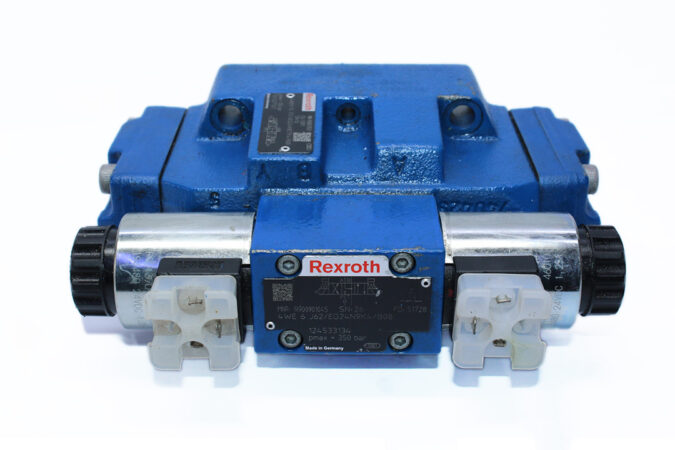 REXROTH R900901045 DIRECTIONAL CONTROL VALVE R900927832 - Image 3