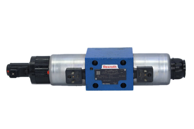 REXROTH R900954101 PROPORTIONAL DIRECTIONAL VALVE 4WRE 10 E50-22/G24K4/V - Image 3