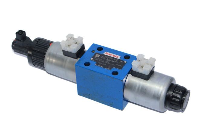 REXROTH R900954101 PROPORTIONAL DIRECTIONAL VALVE 4WRE 10 E50-22/G24K4/V - Image 5