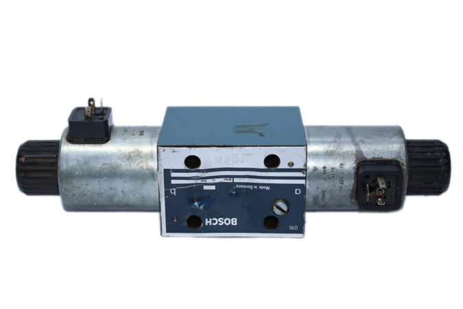 BOSCH 0 810 001 440 DIRECTIONAL CONTROL VALVE 081WV10P1N104W S024/00B0 - Image 3