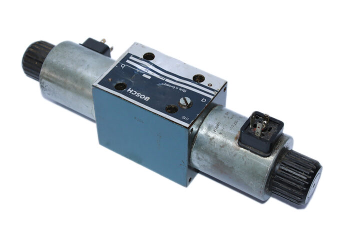 BOSCH 0 810 001 440 DIRECTIONAL CONTROL VALVE 081WV10P1N104W S024/00B0 - Image 4
