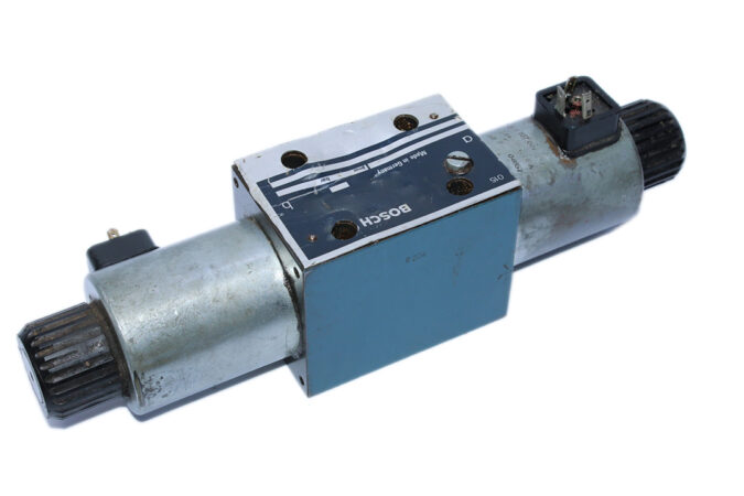 BOSCH 0 810 001 440 DIRECTIONAL CONTROL VALVE 081WV10P1N104W S024/00B0