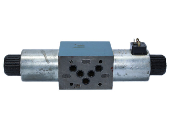 BOSCH 0 810 001 440 DIRECTIONAL CONTROL VALVE 081WV10P1N104W S024/00B0 - Image 6
