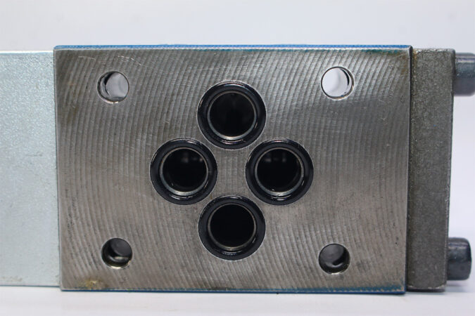 REXROTH 0811403105 PROPORTIONAL DIRECTIONAL CONTROL VALVE 4WRBA6EA15-20/G24N9Z4/M - Image 6