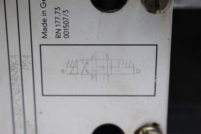 REXROTH R900537609 DIRECTIONAL CONTROL VALVE 4WE 10 J2-32/CG24N9K4 - Image 3