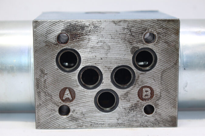REXROTH R900537609 DIRECTIONAL CONTROL VALVE 4WE 10 J2-32/CG24N9K4 - Image 6