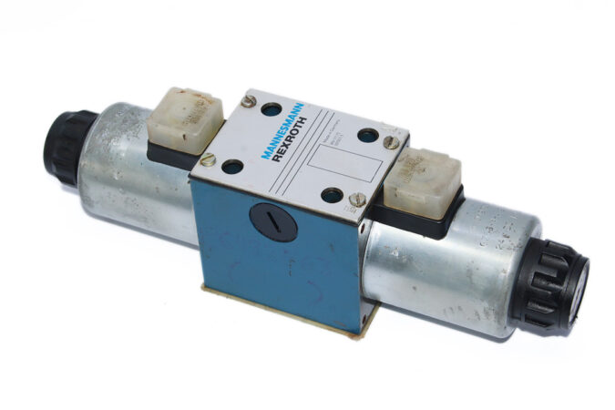 REXROTH R900537609 DIRECTIONAL CONTROL VALVE 4WE 10 J2-32/CG24N9K4 - Image 8