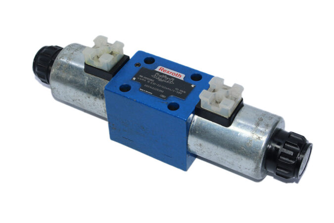 REXROTH R901033865 PROPORTIONAL DIRECTIONAL VALVE 4WRA 10 E30-22/G24K4/V-589 - Image 4