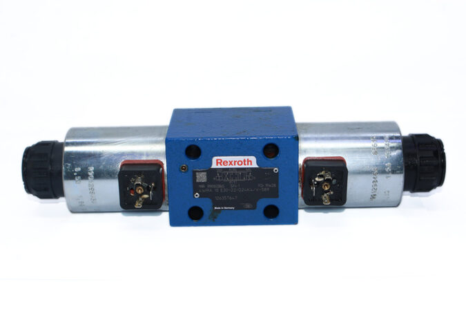 REXROTH R901033865 PROPORTIONAL DIRECTIONAL VALVE 4WRA 10 E30-22/G24K4/V-589 - Image 3