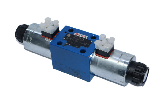 REXROTH R901033865 PROPORTIONAL DIRECTIONAL VALVE 4WRA 10 E30-22/G24K4/V-589 - Image 4