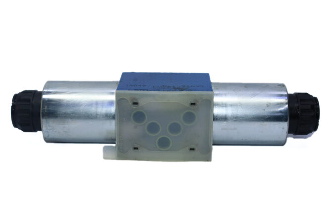 REXROTH R901033865 PROPORTIONAL DIRECTIONAL VALVE 4WRA 10 E30-22/G24K4/V-589 - Image 6