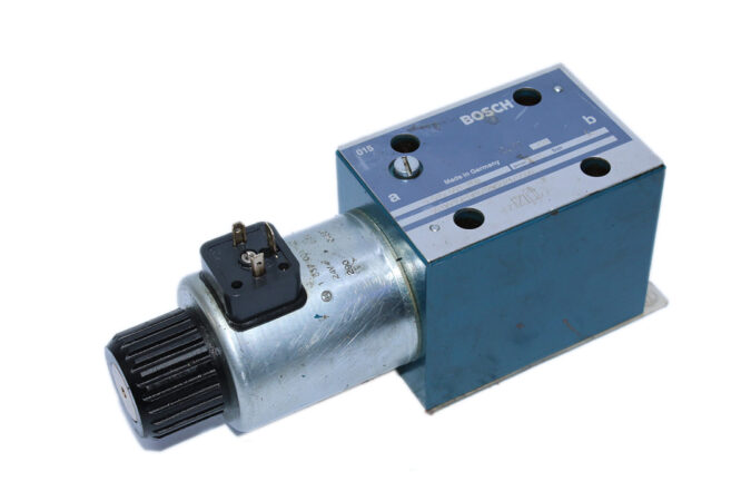 BOSCH 0 810 001 760 DIRECTIONAL CONTROL VALVE 081WV10P1V1012W5024/00D0