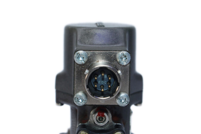 REXROTH 4WS2EM6-11/2-F12ET210Z17EM SERVO - Image 4