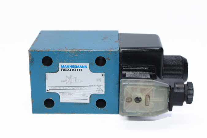 REXROTH R900591400 DIRECTIONAL CONTROL VALVE 4WE10Y32/CW220N9Z5L - Image 3