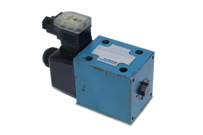 REXROTH R900591400 DIRECTIONAL CONTROL VALVE 4WE10Y32/CW220N9Z5L - Image 6