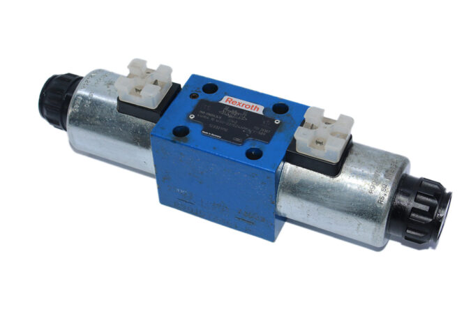 REXROTH R900943416 PROPORTIONAL DIRECTIONAL VALVE 4WRA 10 W60-22/G24N9K4/V-589 - Image 4
