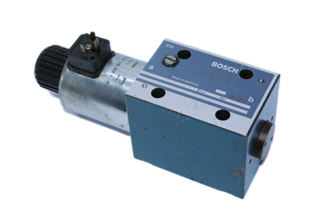 BOSCH 0 810 001 767 DIRECTIONAL CONTROL VALVE 081WV10P1V1014WS024/00D11 - Image 4