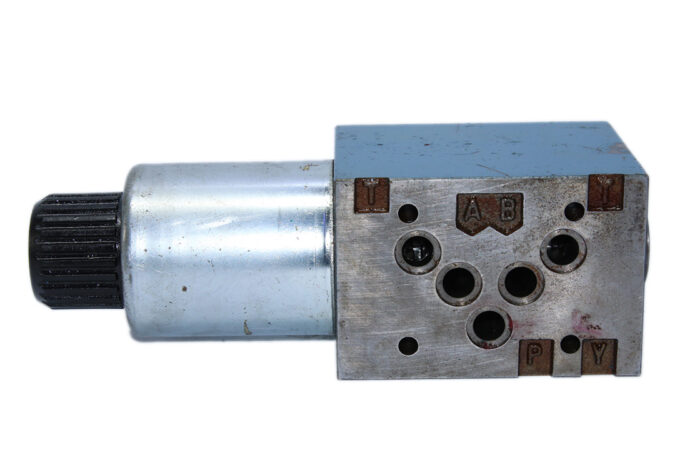 BOSCH 0 810 001 767 DIRECTIONAL CONTROL VALVE 081WV10P1V1014WS024/00D11 - Image 5