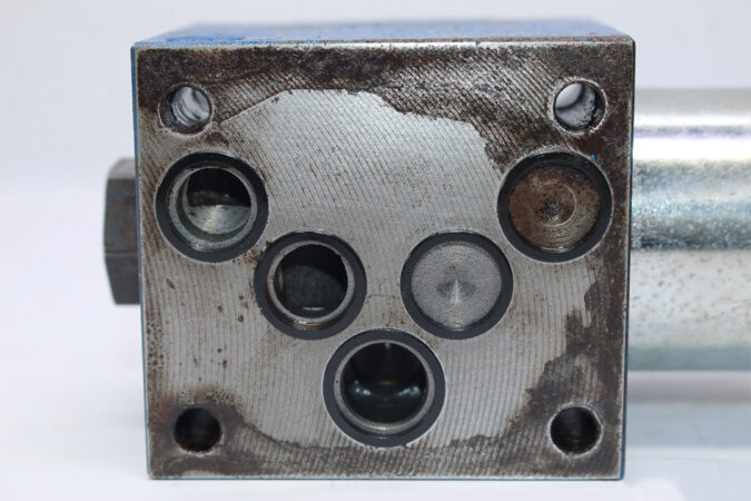 REXROTH R900086685 DIRECTIONAL CONTROL VALVE M-3SED 10 CK13/350CG24N9K4 - Image 3