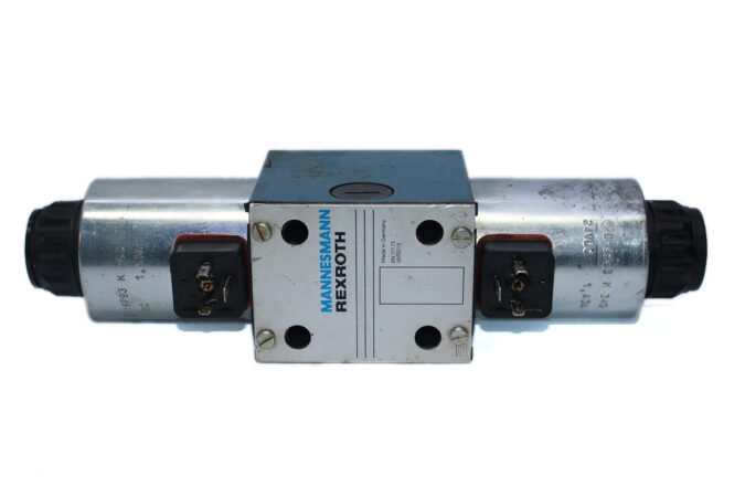 REXROTH R900537609 DIRECTIONAL CONTROL VALVE 4WE10J2-32/CG24N9K4 - Image 4