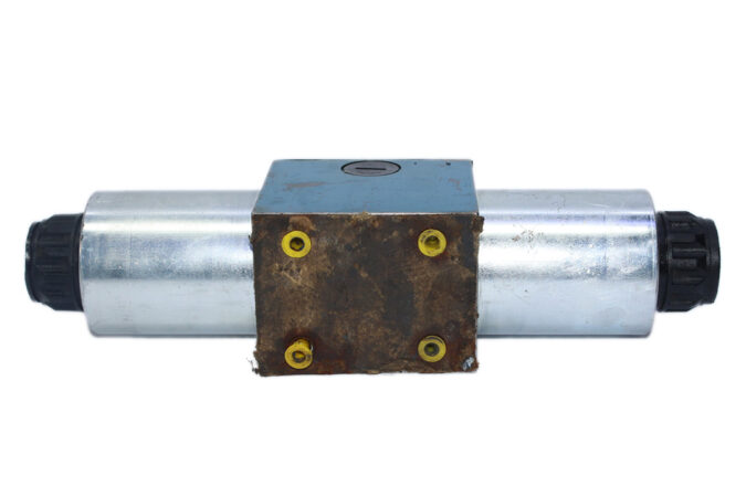 REXROTH R900537609 DIRECTIONAL CONTROL VALVE 4WE10J2-32/CG24N9K4 - Image 6