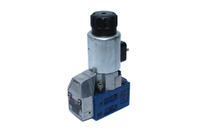 REXROTH R900566273 DIRECTIONAL CONTROL VALVE M-3SEW6C37/420MG24N9K4