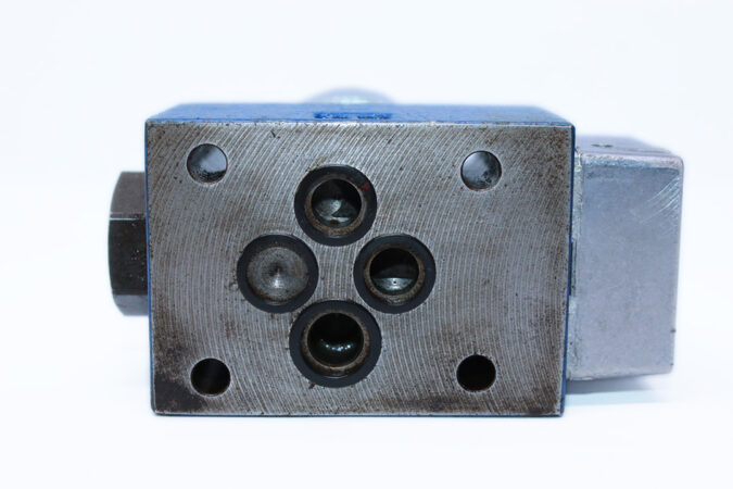 REXROTH R900566273 DIRECTIONAL CONTROL VALVE M-3SEW6C37/420MG24N9K4 - Image 5