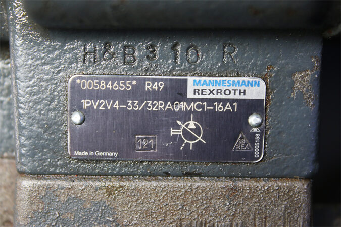 REXROTH R900584655 VARIABLE VANE SINGLE PUMP 1PV2V4-33/32RA01MC1-16A1