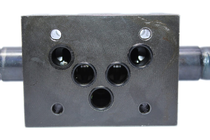 BREVINI AD5E01C W 2 DIRECTIONAL CONTROL VALVE - Image 5