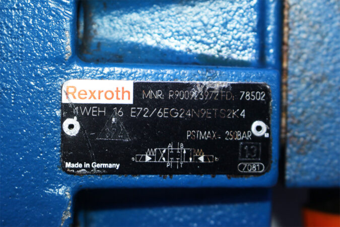 REXROTH R900561288 DIRECTIONAL CONTROL VALVE R900923972 - Image 4