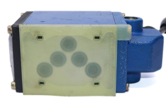 REXROTH R900587838 MANUAL DIRECTIONAL VALVE 4WMM10 D31/F - Image 7