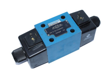 REXROTH R900911868 DIRECTIONAL CONTROL VALVE 4WE10J32/CW230N9K4