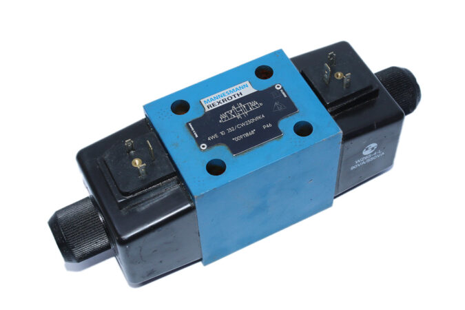 REXROTH R900911868 DIRECTIONAL CONTROL VALVE 4WE10J32/CW230N9K4