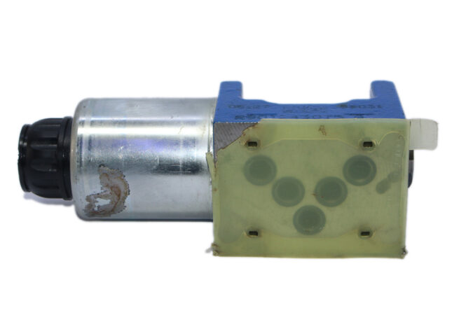REXROTH R901278760 DIRECTIONAL CONTROL VALVE 4WE 10 D50/EG24N9K4/M - Image 4
