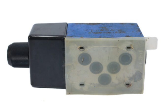 REXROTH R900912496 DIRECTIONAL CONTROL VALVE 4WE 10 D33/CW230N9K4 - Image 5