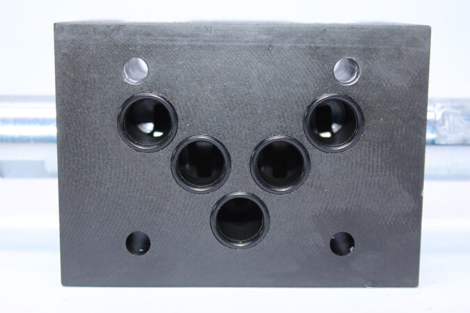 BREVINI AD5E04C W 2 DIRECTIONAL CONTROL VALVE - Image 5
