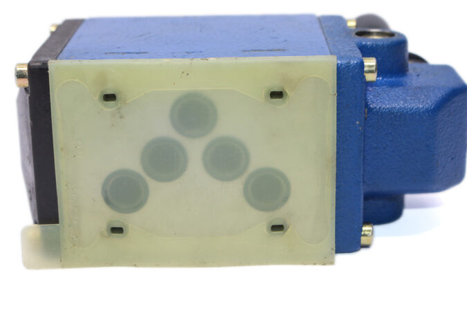 REXROTH R900586919 MANUAL DIRECTIONAL VALVE 4WMM10J31/ - Image 7