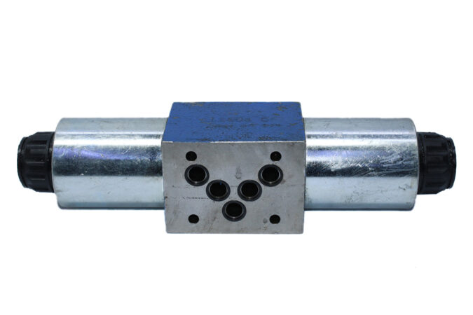 REXROTH R900591664 DIRECTIONAL CONTROL VALVE 4WE10D33/OFCG24N9K4 - Image 6