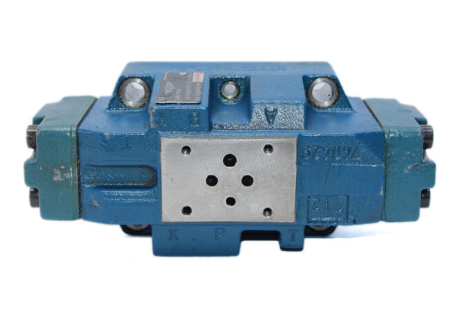 REXROTH R900927832 PILOT OPERATED DIRECTIONAL VALVE 4WEH 16 J72/6EG24N9ETK4/B08 - Image 4