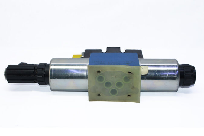 REXROTH R900933074 PROPORTIONAL DIRECTIONAL VALVE 4WREE10W25-22/G24K31/A1V - Image 4