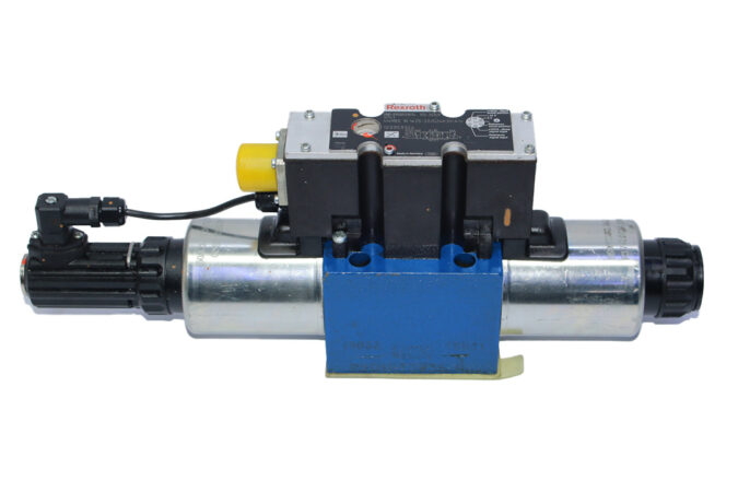 REXROTH R900933074 PROPORTIONAL DIRECTIONAL VALVE 4WREE10W25-22/G24K31/A1V - Image 5