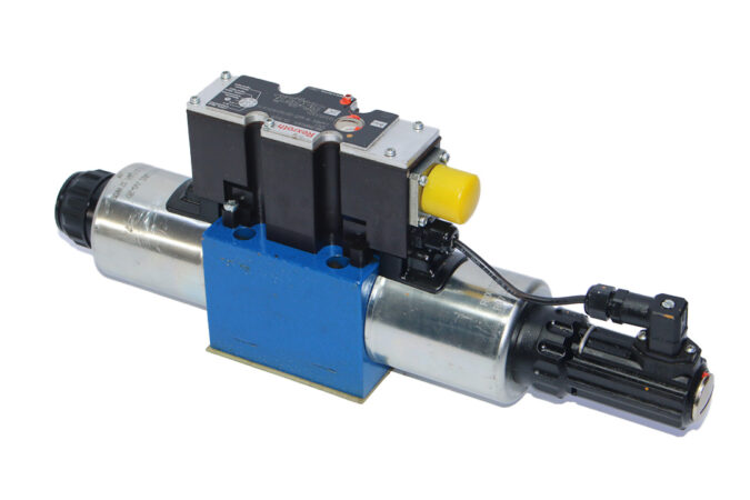 REXROTH R900933074 PROPORTIONAL DIRECTIONAL VALVE 4WREE10W25-22/G24K31/A1V - Image 6