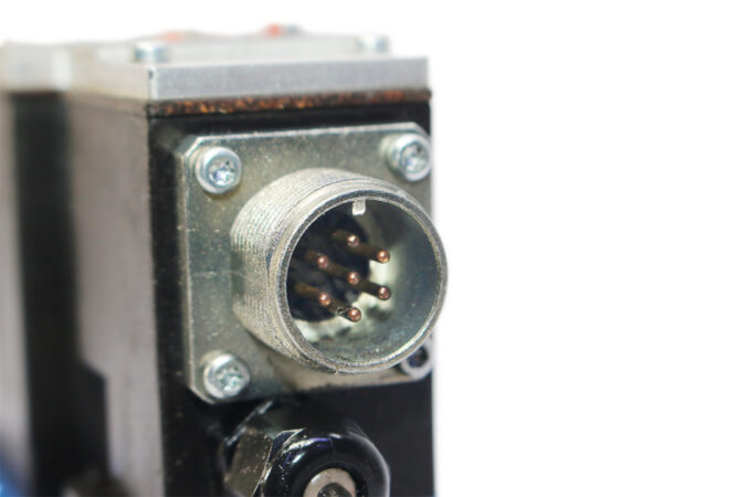 REXROTH R900933074 PROPORTIONAL DIRECTIONAL VALVE 4WREE10W25-22/G24K31/A1V - Image 7