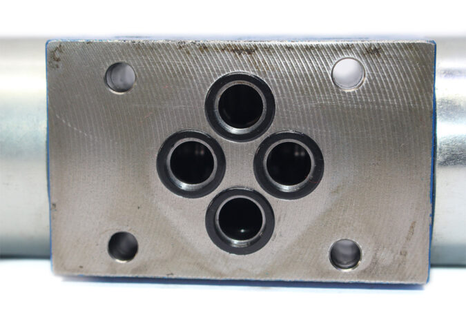 REXROTH R900567512 DIRECTIONAL CONTROL VALVE 4WE 6 D62/OFEG24N9K4 - Image 4