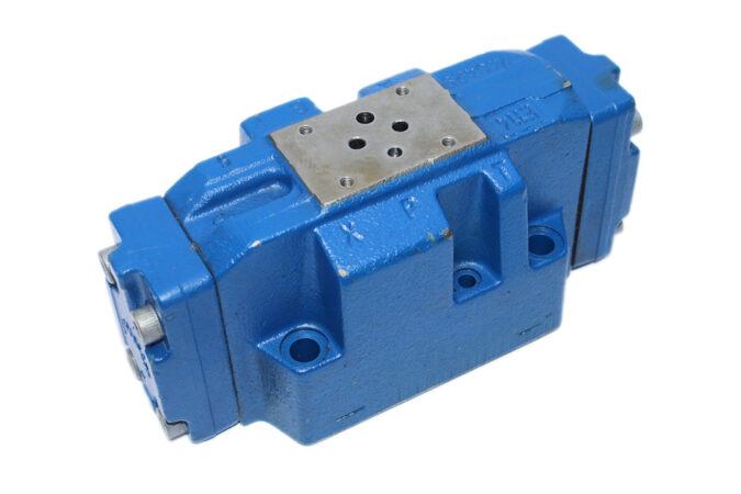 REXROTH R900928784 PILOT OPERATED DIRECTIONAL VALVE 4WEH 16 E72/6EG24N9ETK4/B08