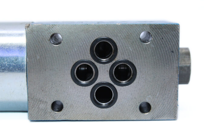 REXROTH R900549534 DIRECTIONAL CONTROL VALVE 4WE6 HA62/EG24N9K4 - Image 5