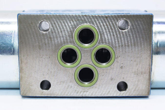 REXROTH R900914070 DIRECTIONAL CONTROL VALVE 4WE6Q62/EG24N9K4/V - Image 4