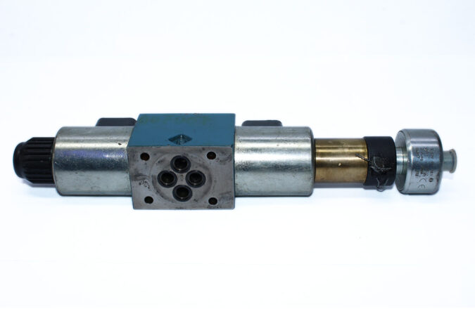 BOSCH 0 810 091 652 DIRECTIONAL CONTROL VALVE 081WV06P1V1001WS024/00SD84 - Image 9